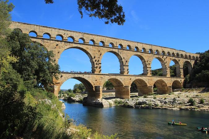 Le monument historique du Pont du Gard se situe à 10mn de l'hôtel la Fenouillère